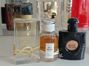 Price and ingredient cost breakdown chart comparing traditional luxury retail perfumes with a lab-direct coffee and vanilla fragrance dupe.
