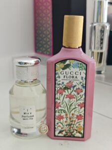 How to Find the Perfect Gucci Bloom Dupe: A Perfume Chemist's Guide to White Floral Formulations in the USA Side-by-side comparison of a designer white floral perfume and a high-quality affordable alternative