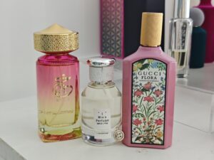 How to Find the Perfect Gucci Bloom Dupe: A Perfume Chemist's Guide to White Floral Formulations in the USA Supply chain cost and quality comparison between expensive luxury fragrances and factory-direct EDP like imixx perfume No 43