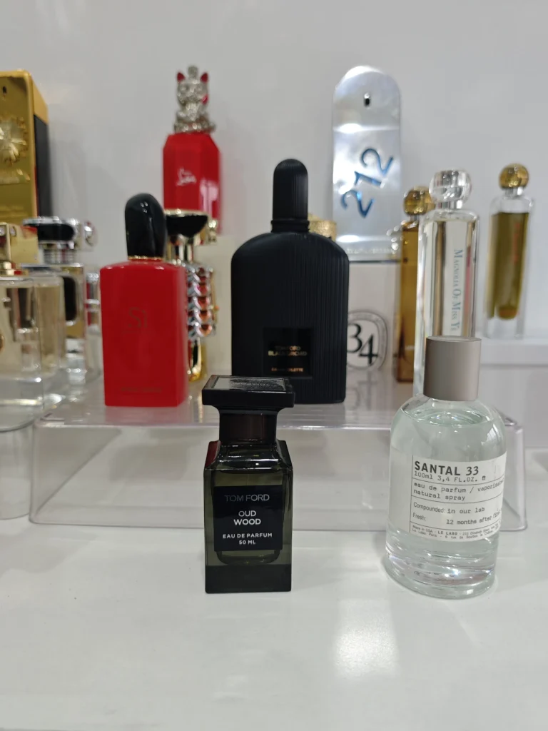 How to Find the Best Dupe Perfumes That Actually Last in the USA: A Factory Insider's Guide 5 Side-by-side comparison of a $300 luxury designer fragrance bottle and a high-quality affordable perfume dupe showcasing identical scent notes.