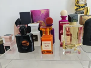 Supply chain cost breakdown comparing an expensive designer fragrance with an affordable premium perfume dupe.