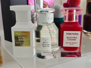 How to Find the Best Tom Ford Soleil Blanc Dupe in the USA: A Master Perfumer’s Guide to Luxury Summer Scents 3 Visual comparison showing the oil concentration difference between Tom Ford Soleil Blanc and a high-quality lab formulated dupe.