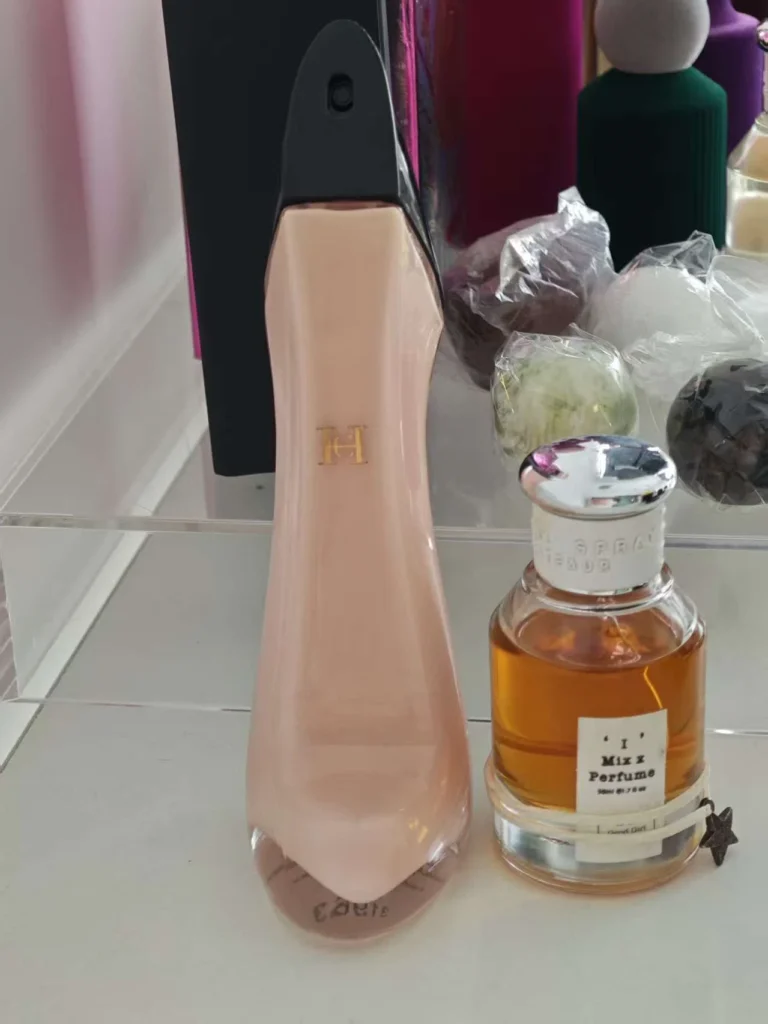 How to Find the Perfect Carolina Herrera Good Girl Dupe (That Actually Lasts All Day) 5 Side-by-side comparison of the original Carolina Herrera Good Girl stiletto perfume bottle and a minimalist, affordable fragrance dupe alternative.