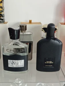 Color comparison of fragrance oils between a traditional designer bottle and IMIXX No. 32 high-concentration Eau de Parfum.