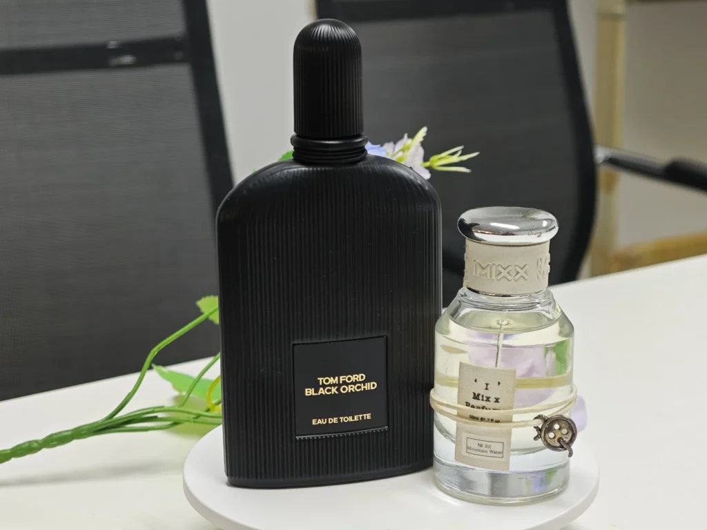 How to Find the Ultimate Tom Ford Black Orchid Dupe in the USA: A Master Perfumer’s Guide to Scent Chemistry 1 Side-by-side comparison of an expensive Tom Ford Black Orchid bottle and a premium, high-concentration affordable dupe alternative.