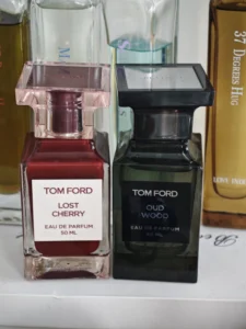 How to Choose the Best Tobacco Vanilla Dupe in the USA: Scent Notes, Longevity, & Factory Supply Chain Secrets 3 Infographic comparing the supply chain costs, oil concentration, and skin longevity of traditional luxury fragrances versus factory-direct alternatives.
