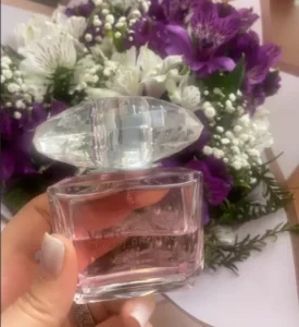 How to Smell Like Versace Bright Crystal All Day (A US Supply Chain Expert’s Guide & The Best Dupe) 2 Side-by-side comparison of a designer Versace Bright Crystal perfume bottle and a high-quality affordable alternative fragrance.