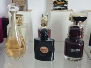 How to Build a Luxury Fragrance Wardrobe on a Budget: The Ultimate 2026 Fragrance Dupes List 2 A side-by-side comparison of a luxury designer fragrance bottle and a premium, long-lasting Extrait de Parfum dupe bottle.