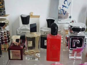 How to Build a Luxury Fragrance Wardrobe on a Budget: The Ultimate 2026 Fragrance Dupes List 3 Visual breakdown comparing the perfume oil concentration between an expensive designer Eau de Parfum and an affordable high-quality fragrance alternative.