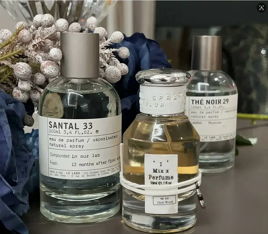 How to Smell Like Le Labo dupe for Less: The Ultimate Supply Chain & Skin-Chemistry Guide to Finding Your Perfect Dupe in the USA (2026) 4 A side-by-side cost and packaging comparison of a $300 traditional luxury perfume and an affordable direct-to-consumer fragrance alternative in the USA.